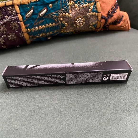 Fenty Beauty Full Frontal Volume Mascara - Picture 3 of 5